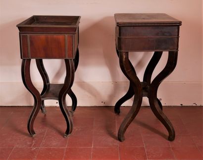 Lot :

- Travailleuse en placage d'acajou...