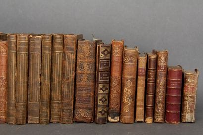 Lot of mismatched bound books (accidents...
