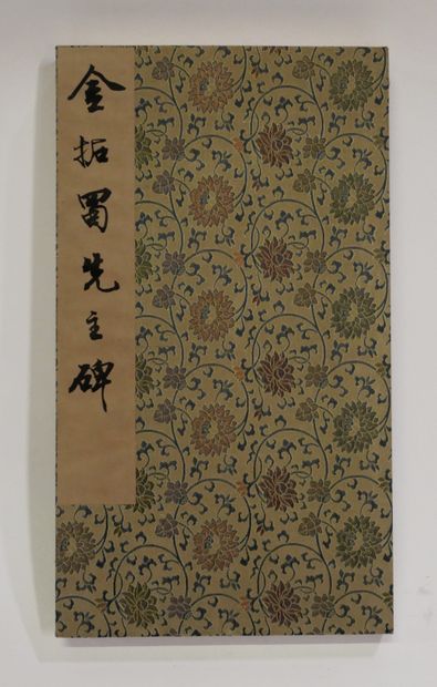Lot:

- The Yellow book, vol. IX, april 1896....