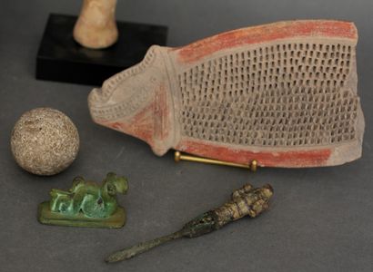 Lot of modern archaeological souvenirs (approx....