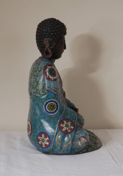 Seated Buddha in cloisonné metal, China

H...