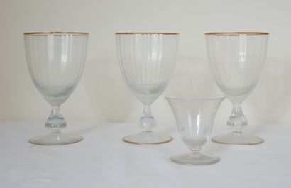 Lot:

- Seven wine glasses on foot in transparent...