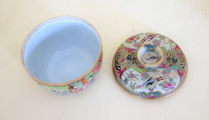 *Polychrome porcelain set, Canton

- Covered...