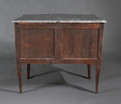 Veneer chest of drawers with three drawers...