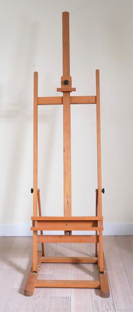 *Natural wood chessboard

H : 205 cm.