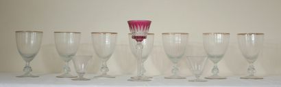 Lot:

- Seven wine glasses on foot in transparent...