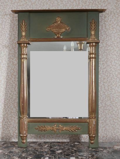 Trumeau in green lacquered wood with half-columns...