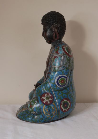 Seated Buddha in cloisonné metal, China

H...