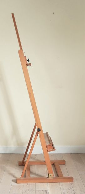 *Natural wood chessboard

H : 205 cm.