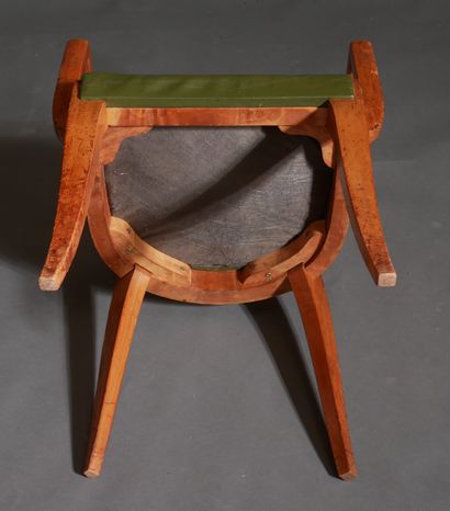 Lot:

- Pair of natural wood bergères, 1940s

H...