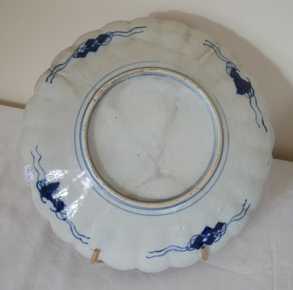 Two porcelain dishes with Imari decoration

D...