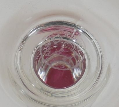 Lot:

- Seven wine glasses on foot in transparent...