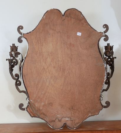 Wrought iron glass with four arms of light

H...