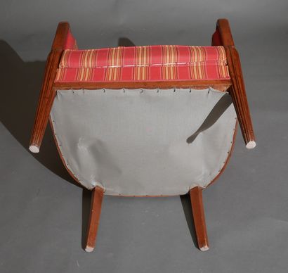 Lot:

- Pair of natural wood bergères, 1940s

H...
