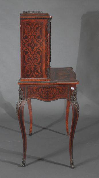 Veneer desk with flower inlays, Dutch work

H...