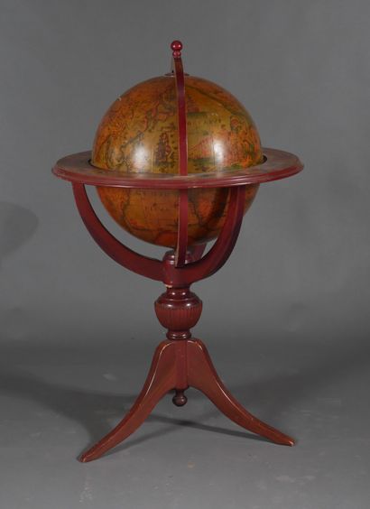 World map bar with lithographed decoration

H...