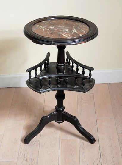 *Tripod pedestal table in stained wood, marble...