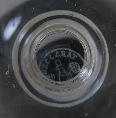 Lot:

- Seven wine glasses on foot in transparent...