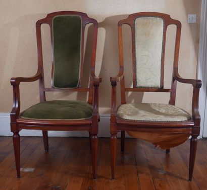 Lot :

- Pair of Louis XV style natural wood...