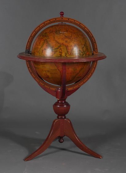World map bar with lithographed decoration

H...
