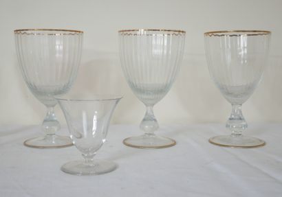 Lot:

- Seven wine glasses on foot in transparent...