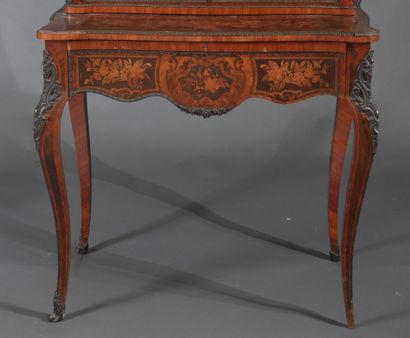 Veneer desk with flower inlays, Dutch work

H...