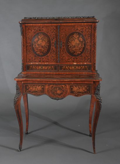 Veneer desk with flower inlays, Dutch work

H...