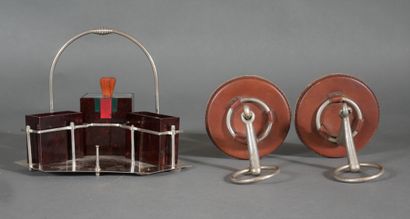 Lot:

- Pair of metal and brown leather cup...