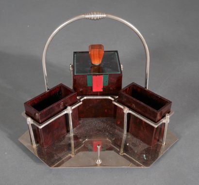 Lot:

- Pair of metal and brown leather cup...