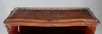 Veneer desk with flower inlays, Dutch work

H...