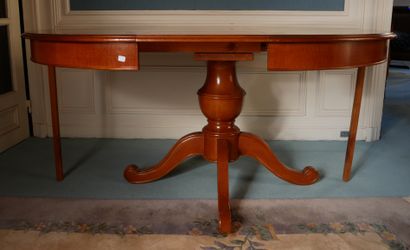 Round dining table, mahogany tone, four-legged...