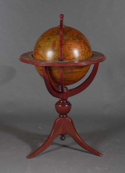 World map bar with lithographed decoration

H...