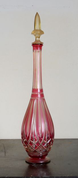 Transparent and pink glass decanter

H :...