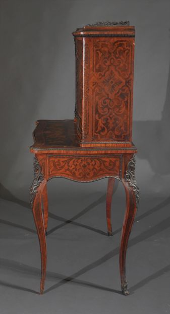 Veneer desk with flower inlays, Dutch work

H...