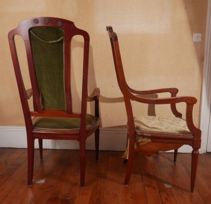 Lot :

- Pair of Louis XV style natural wood...