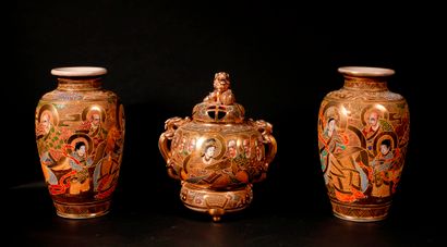 *Lot of modern Satsuma earthenware:

- Pair...