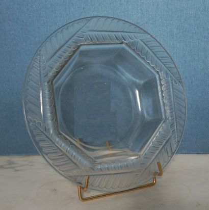 LALIQUE France

Round salad bowl in molded...