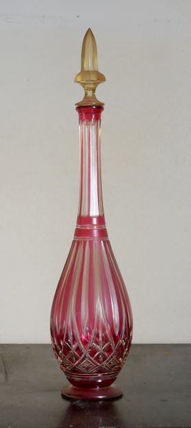 Transparent and pink glass decanter

H :...