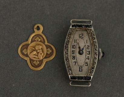 Lot en or 18k :

- pendentif quadrilobé,...