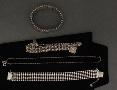 Lot en argent 800°/°° et 925°/°° :

- Deux...