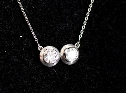 Chaine de cou en or gris 18k ornée de deux...