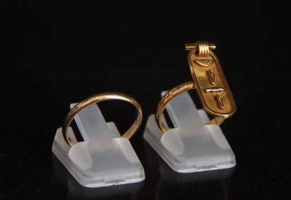 Lot :

- Alliance en or jaune 18k, TDD :...