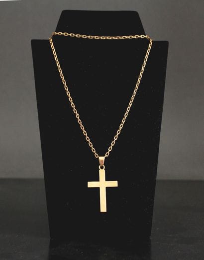 *Chaine de cou en or jaune 18k et un pendentif...