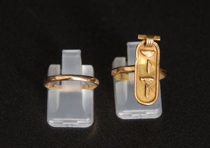 Lot :

- Alliance en or jaune 18k, TDD :...