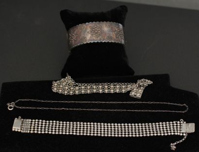Lot en argent 800°/°° et 925°/°° :

- Deux...