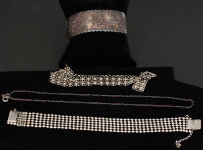 Lot en argent 800°/°° et 925°/°° :

- Deux...