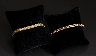 Deux bracelets en or jaune 18k, pds : 22,5-9,4...
