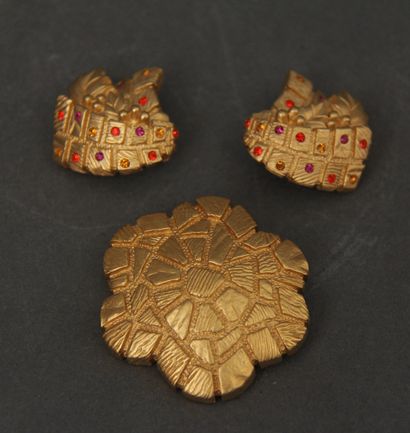 Nina RICCI

Ue broche et une paire de boucles...