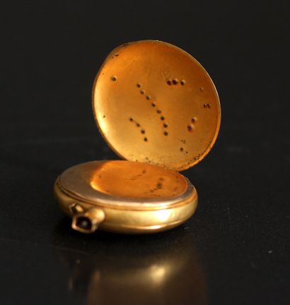 Montre de col en or jaune 18k, le dos à décor...
