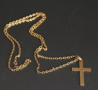 *Chaine de cou en or jaune 18k et un pendentif...